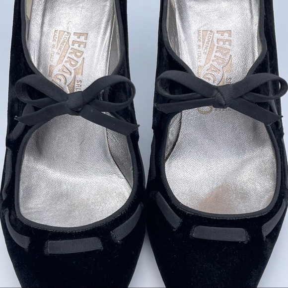 SALVATORE FERRAGAMO 🖤 Black Velvet Bardwill Bow Mary Jane Pumps | US 7 - Picture 10 of 15